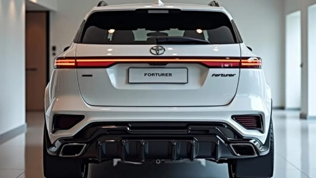 कौड़ी के भाव में लॉन्च हुआ Fortuner का प्रीमियम कार 32 km/l माइलेज और मात्र 2.39 लाख से शुरू, फीचर्स जाने -
